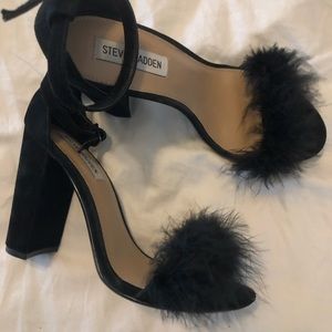 Steve Madden Carabu suede feather sandal